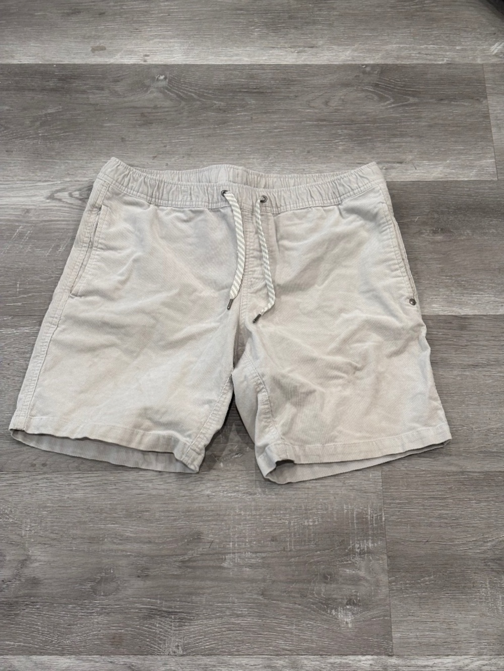 Vuori Talc Gray Optimist Corduroy Elastic Waist 8" Shorts Mens L V385 NWOT